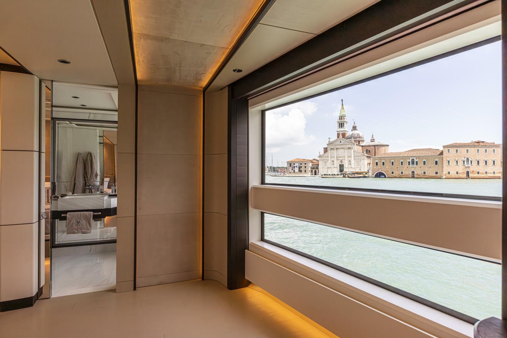 2028 Ocean King Ducale 120