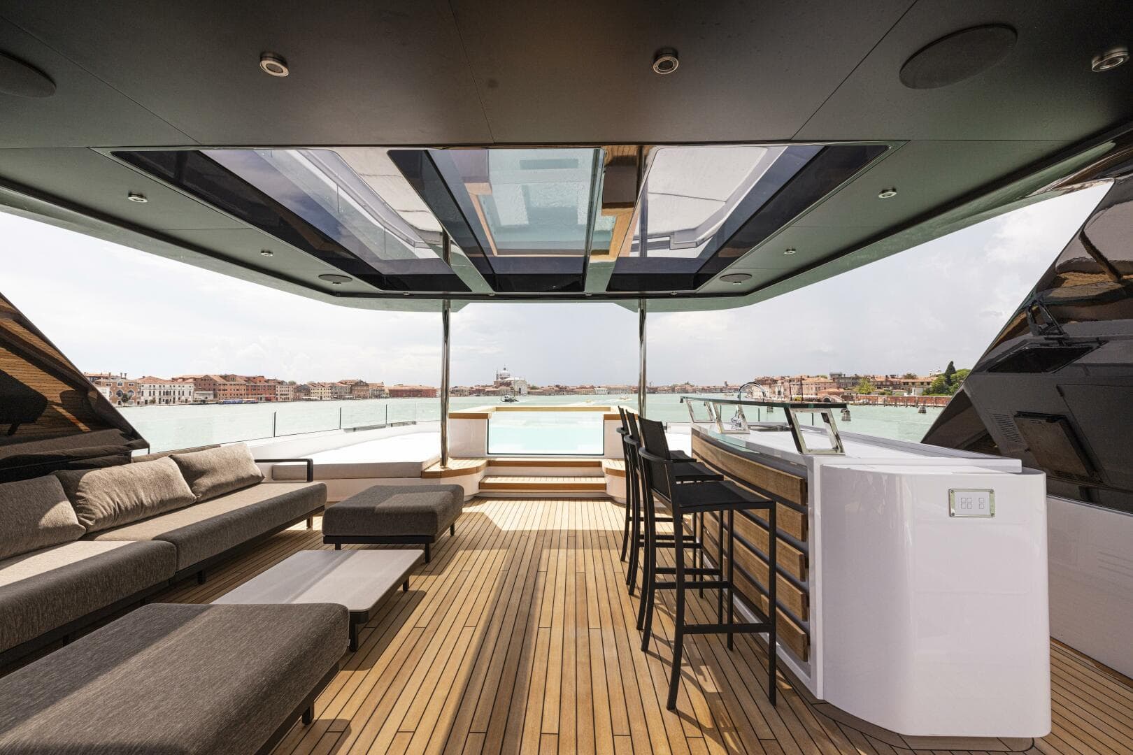 2028 Ocean King Ducale 120