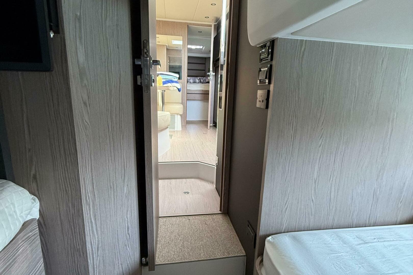 2022 Azimut Atlantis 45