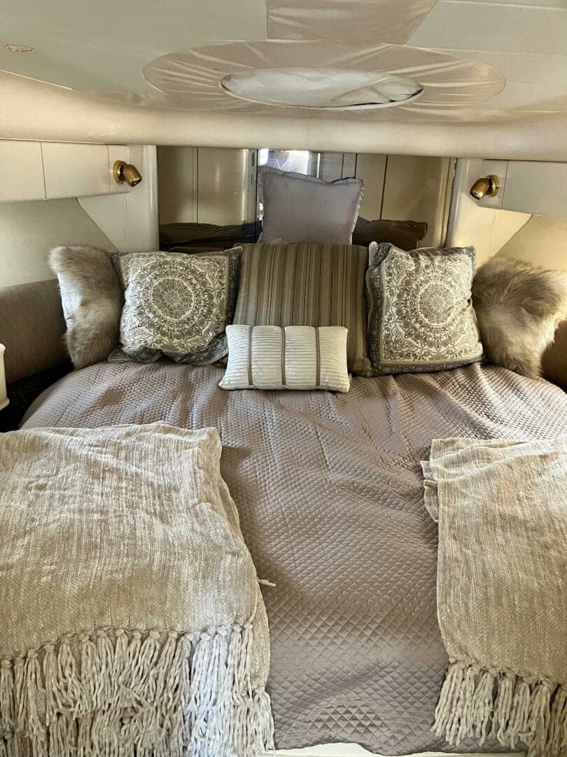 1999 Viking Princess 52 Express Bridge