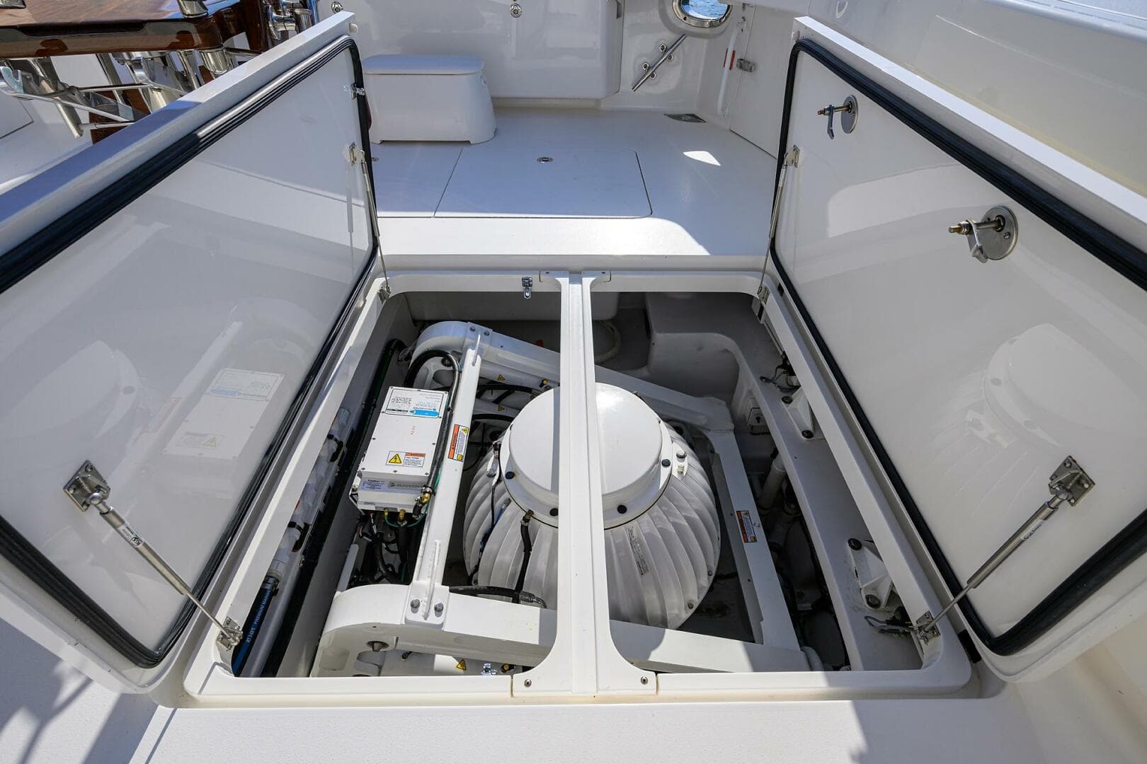 Viking 80 - LAMPLIGHTER - Cockpit