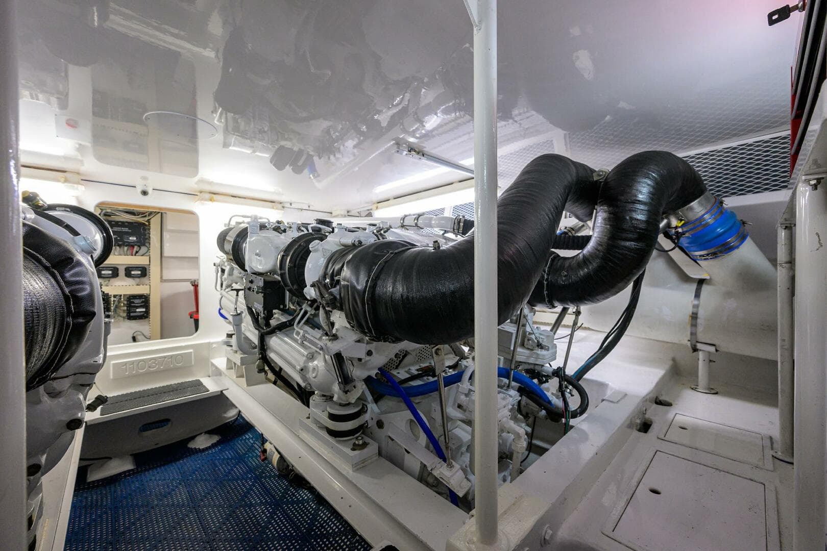 Viking 61 Reel King - Engine Room