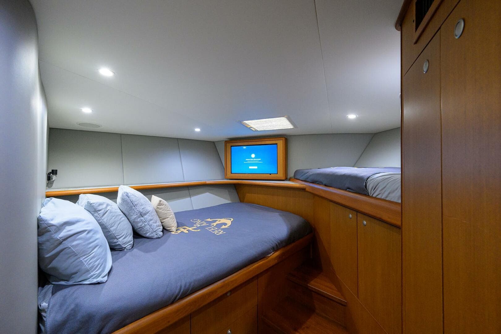 Viking 61 Reel King - Forward Stateroom