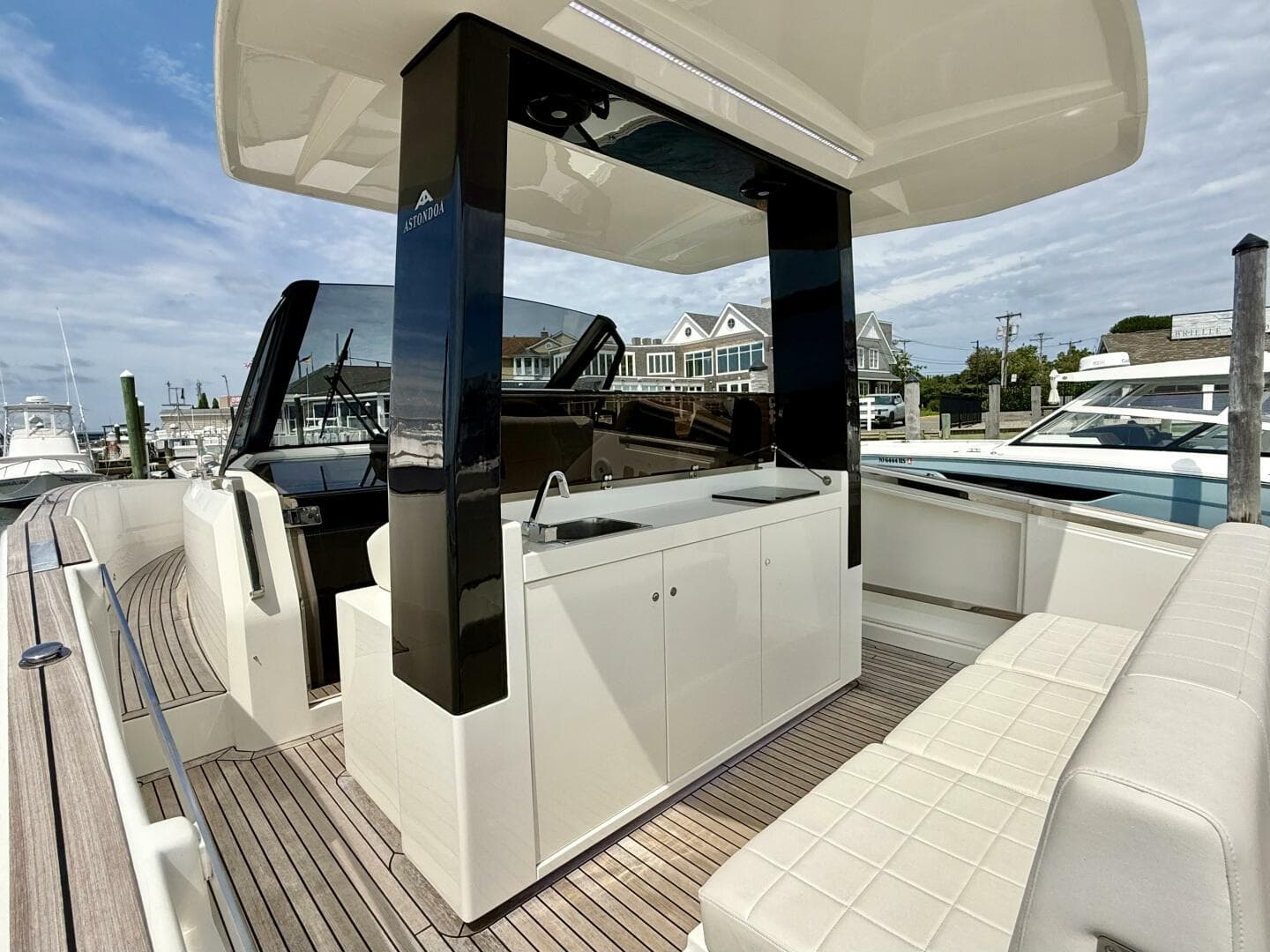 2023 Astondoa 377 Coupe Outboard