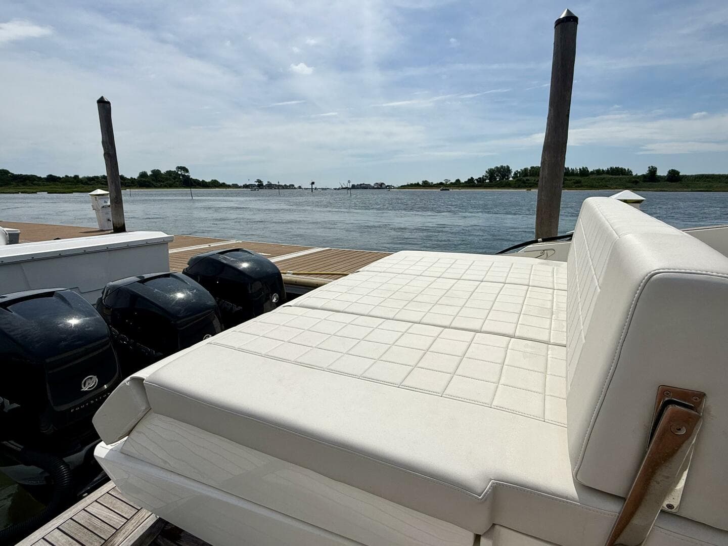 2023 Astondoa 377 Coupe Outboard