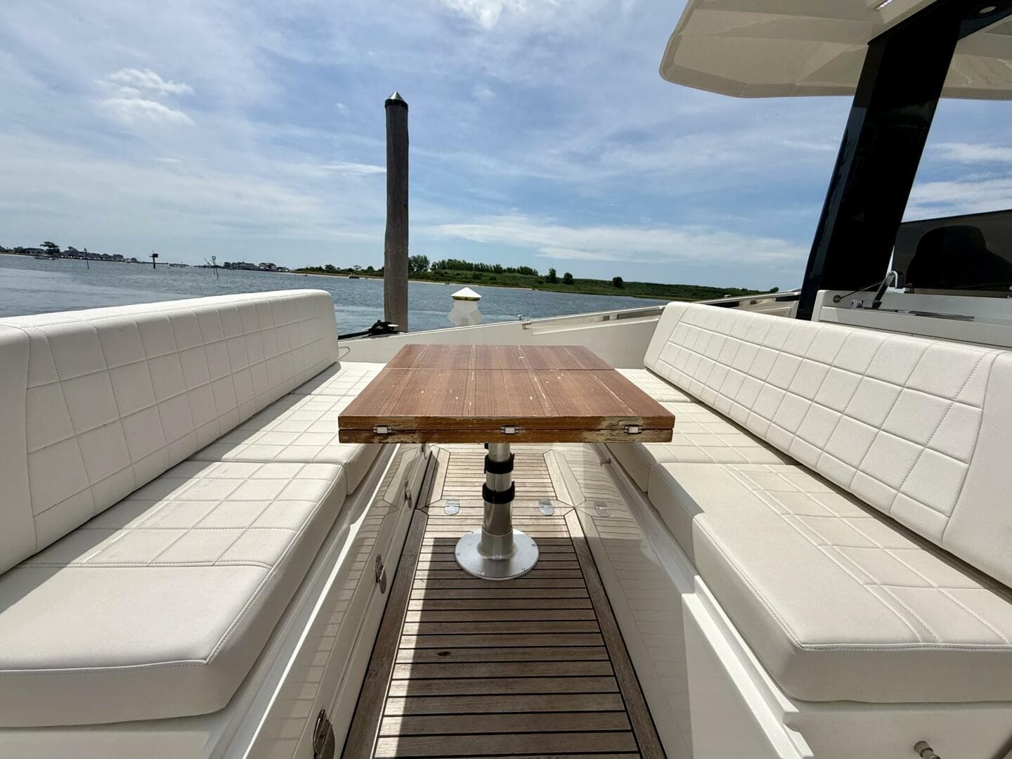 2023 Astondoa 377 Coupe Outboard