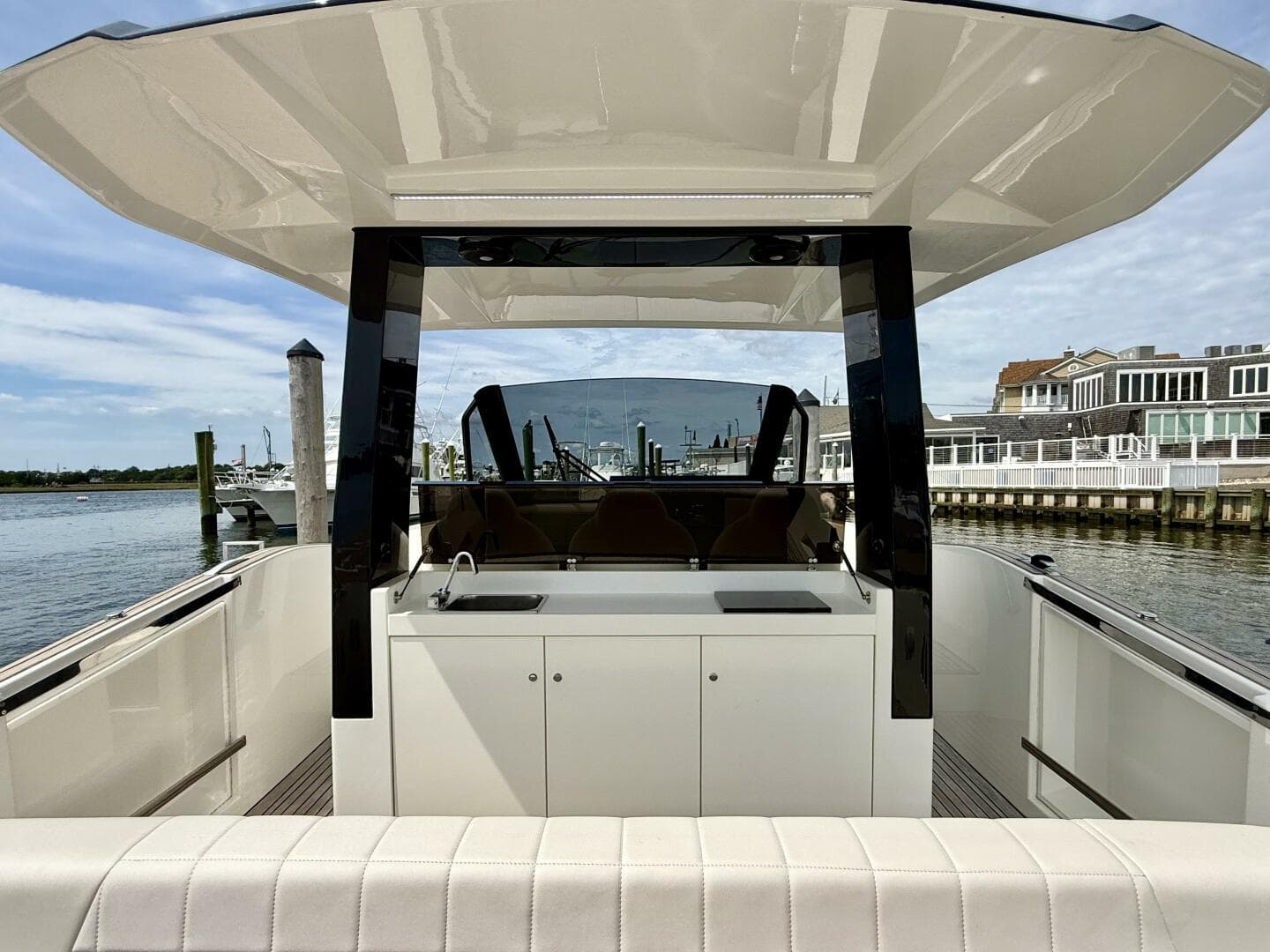 2023 Astondoa 377 Coupe Outboard