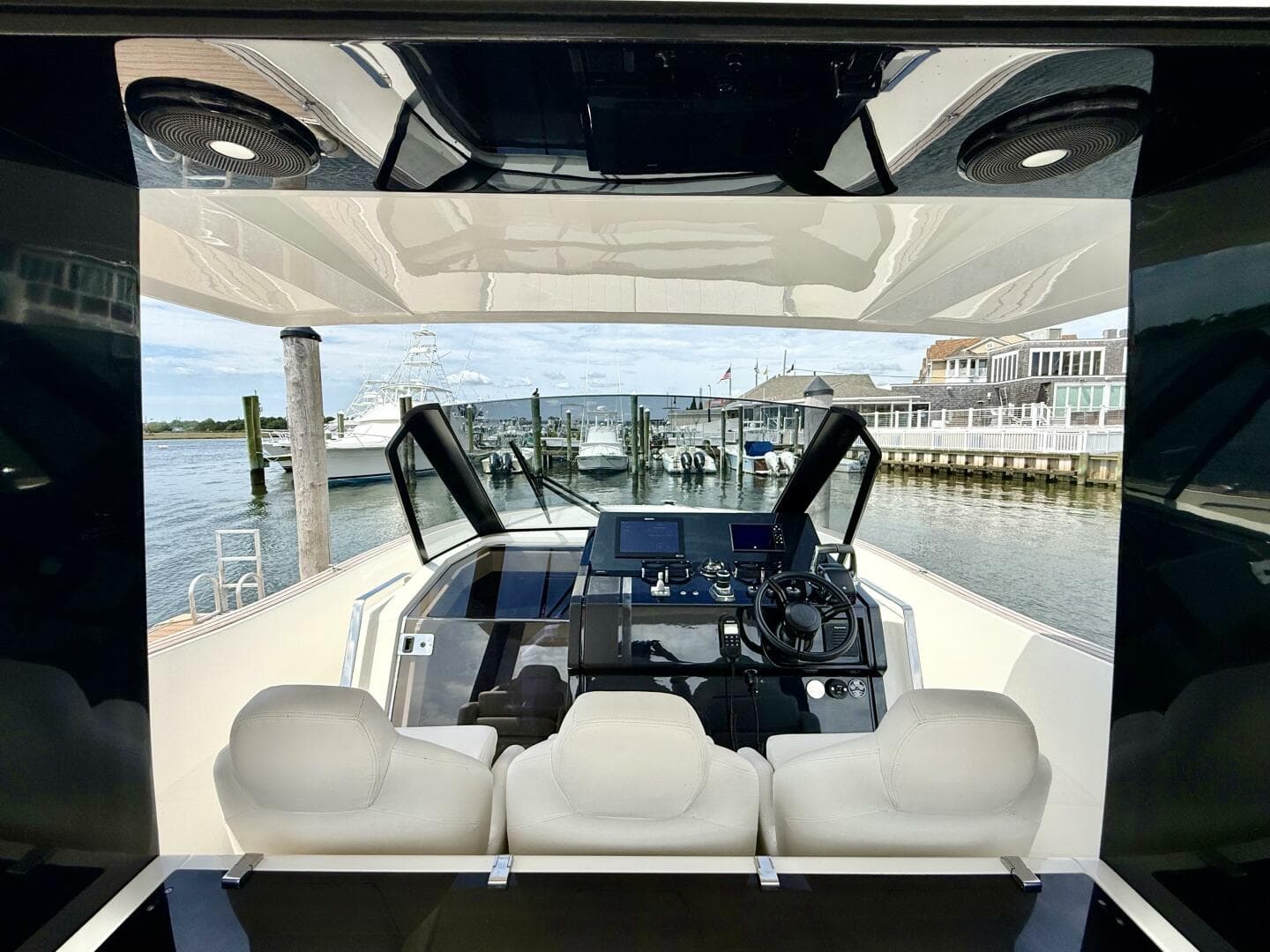 2023 Astondoa 377 Coupe Outboard