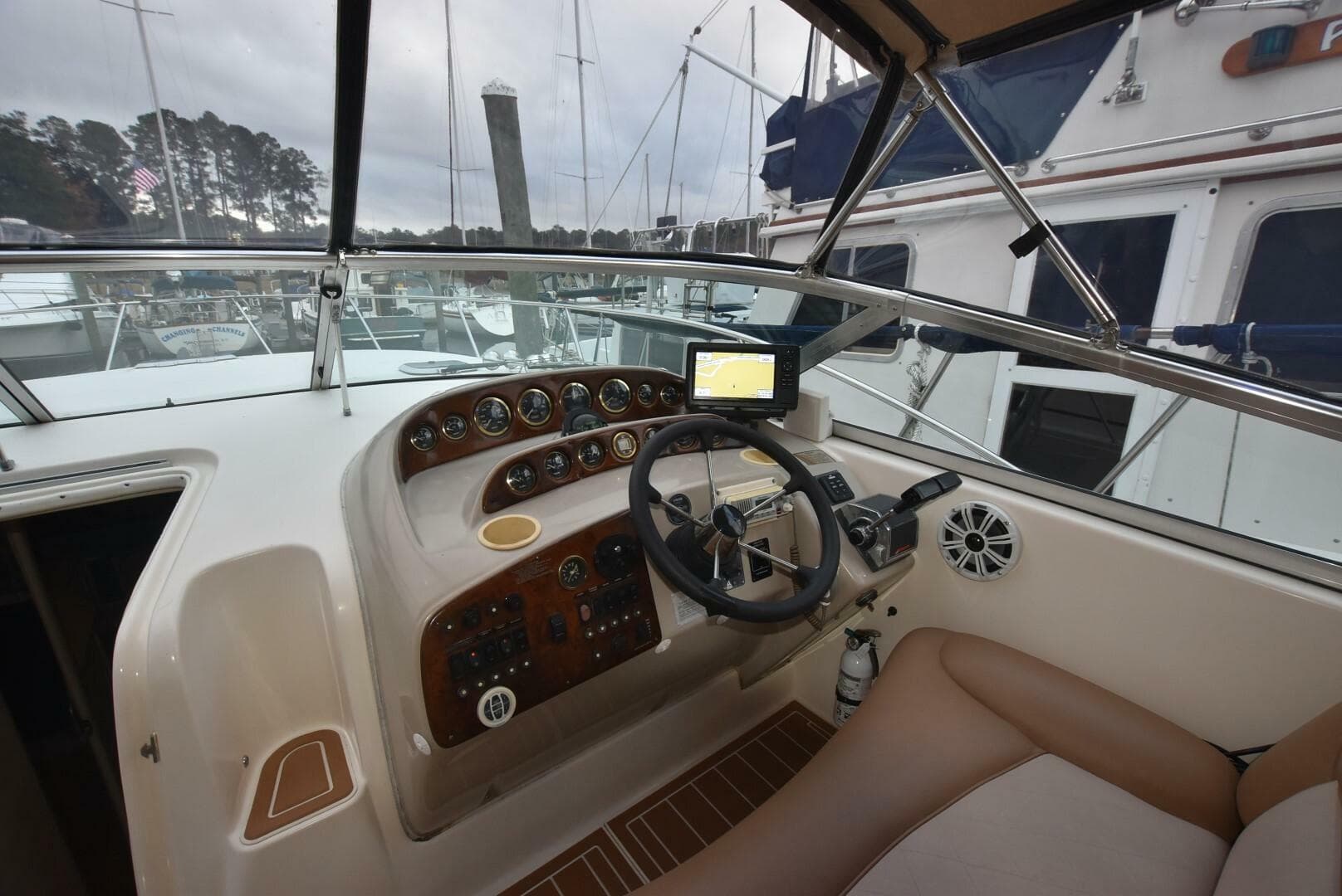 2000 Rinker 342 Fiesta Vee