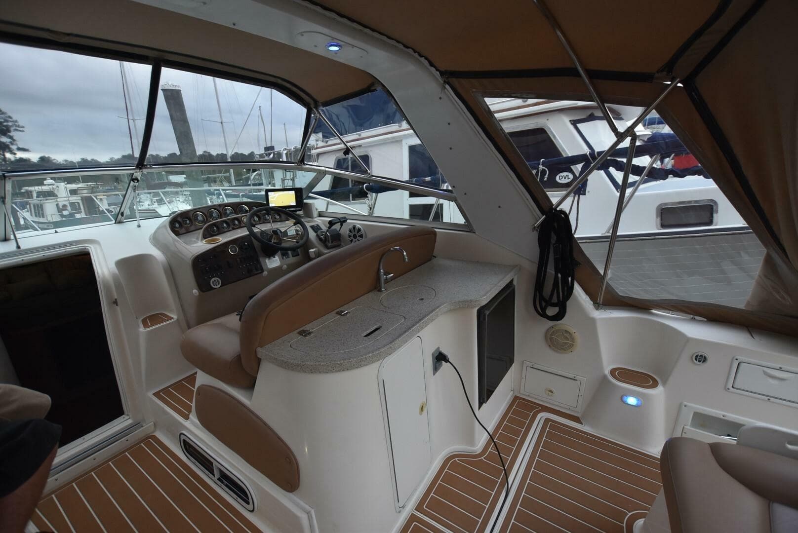 2000 Rinker 342 Fiesta Vee