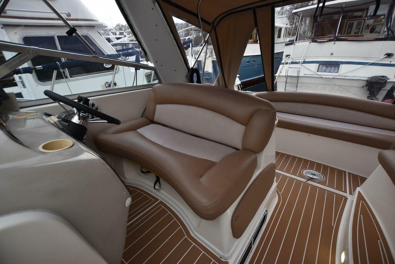 2000 Rinker 342 Fiesta Vee