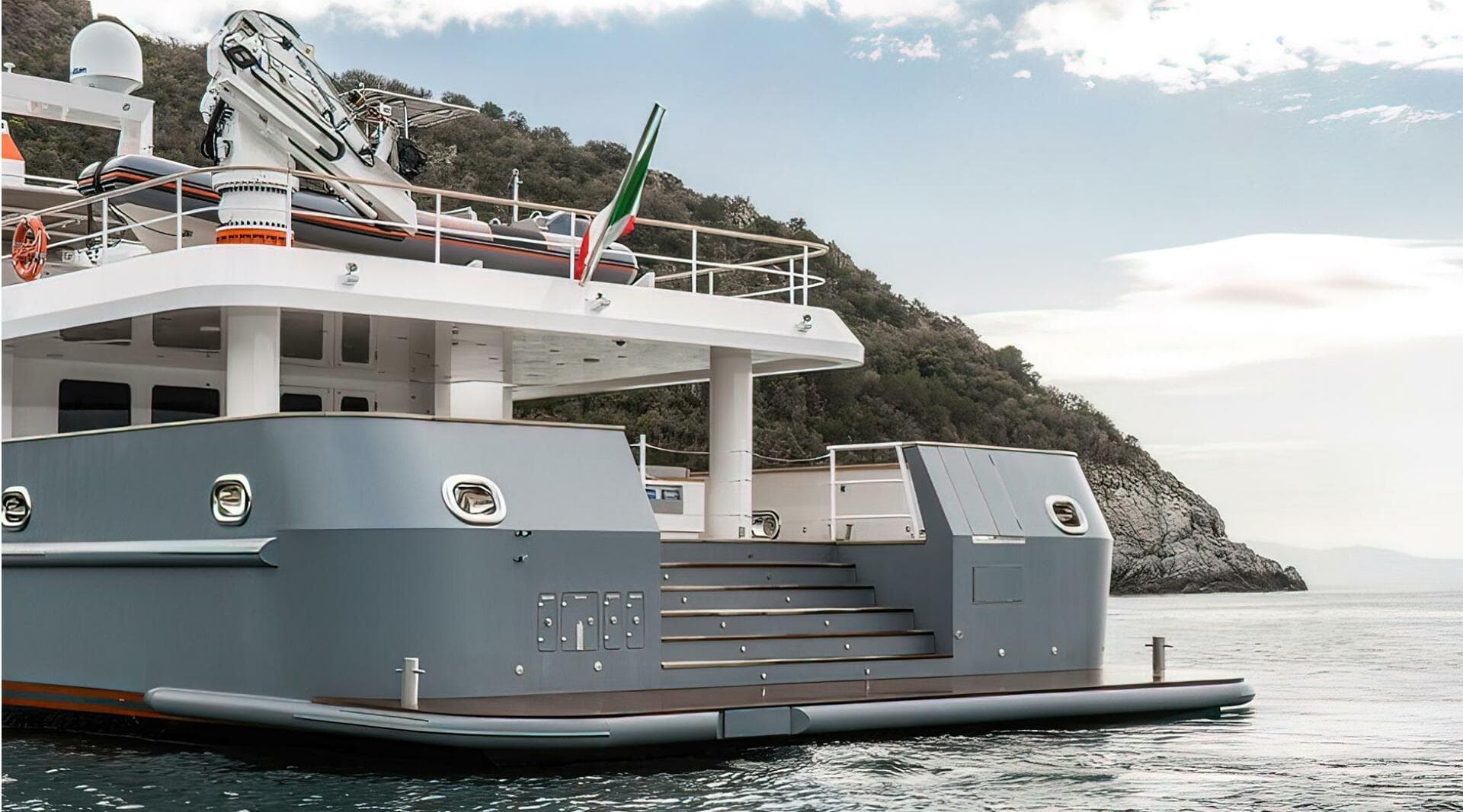 2028 Ocean King Explorer 130