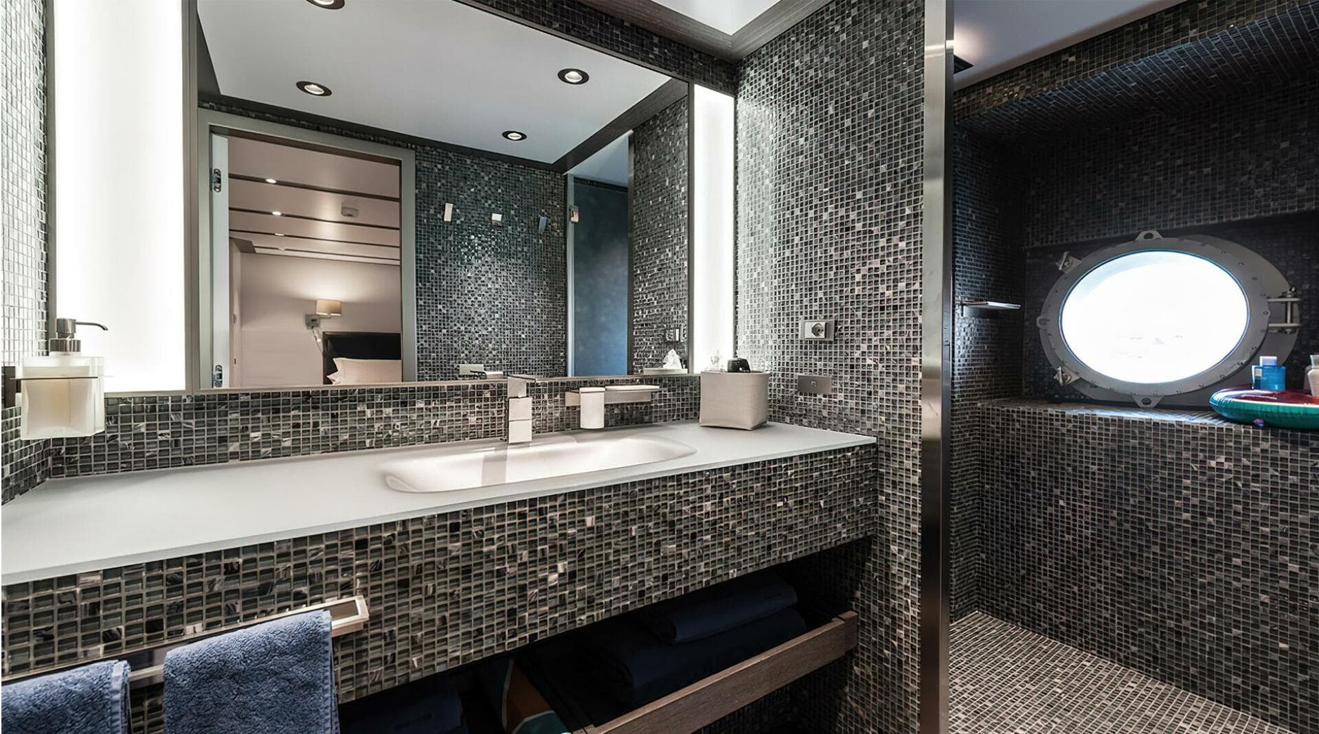 2028 Ocean King Explorer 130