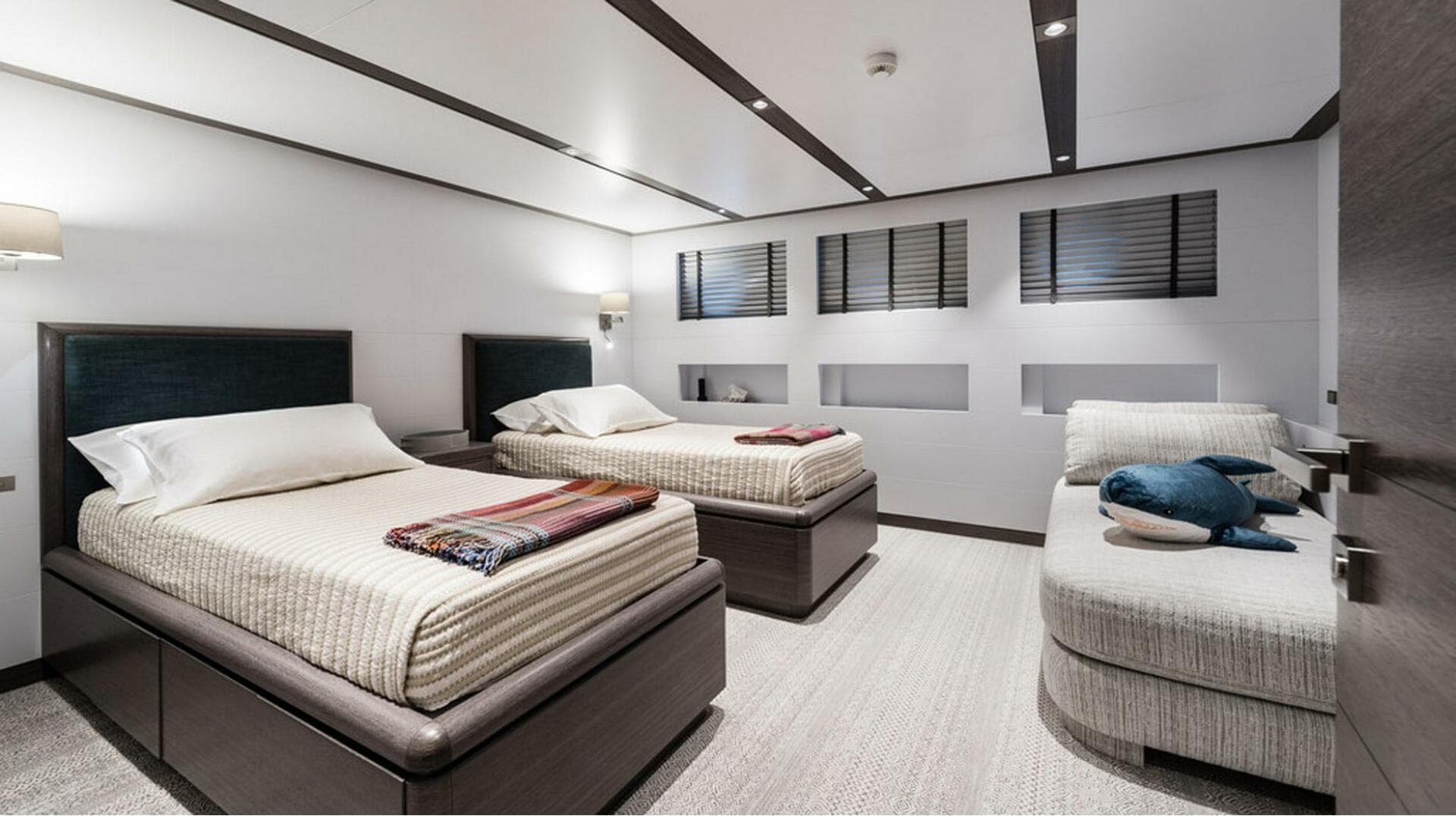 2028 Ocean King Explorer 130