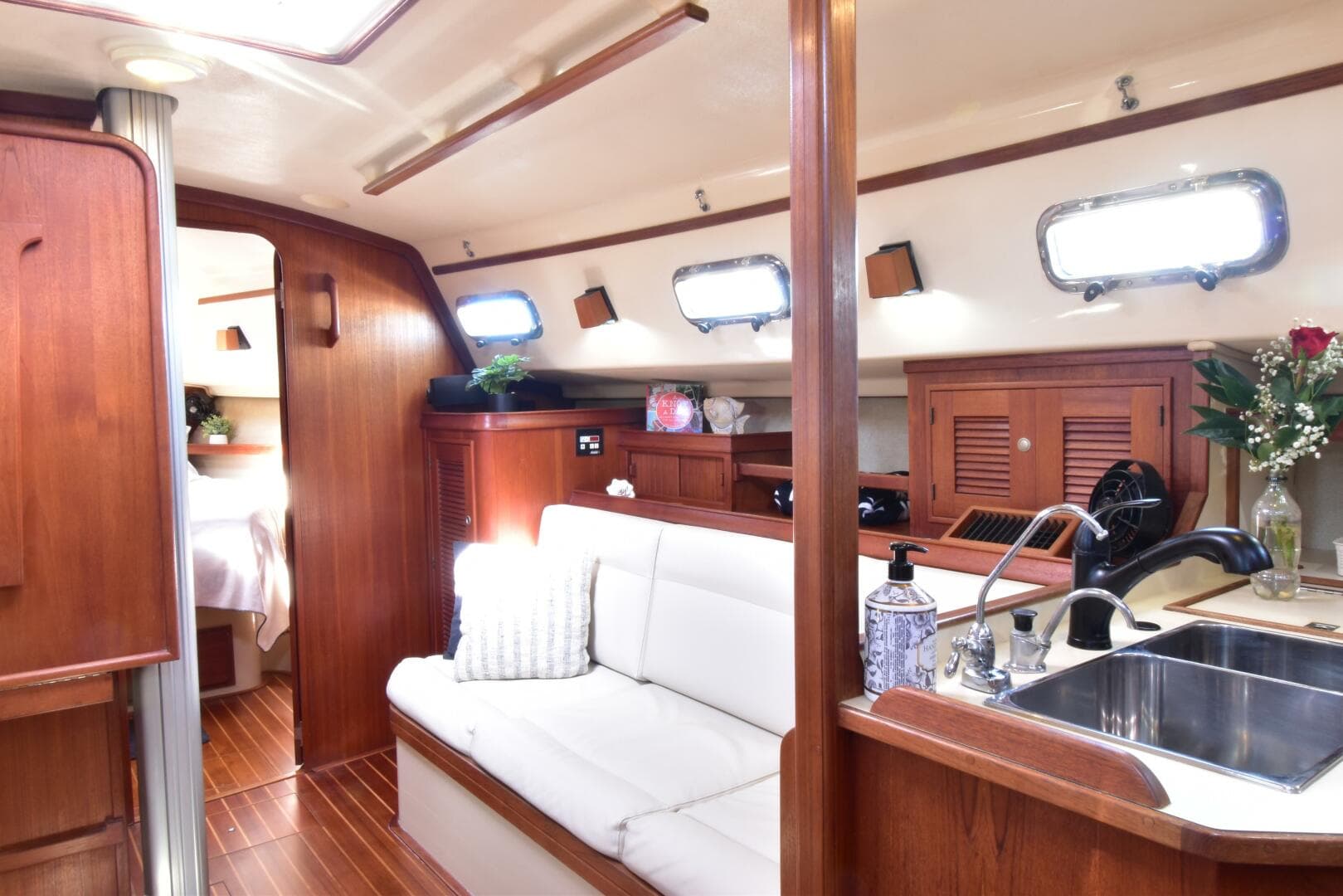 1999 Island Packet 380