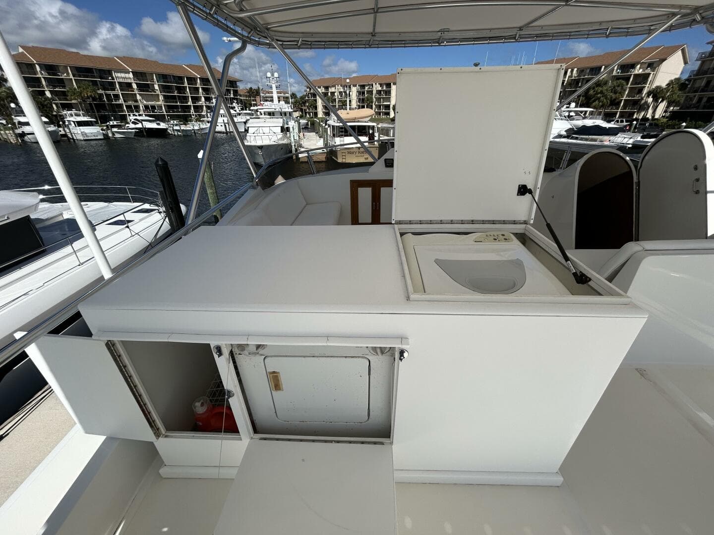 57' DeFever flybridge cabinetry