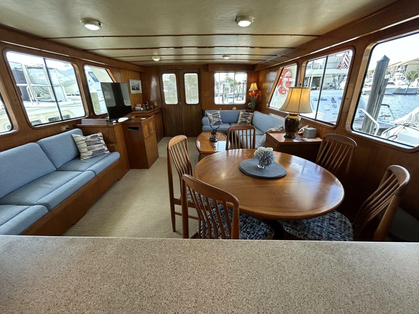 57' DeFever salon aft