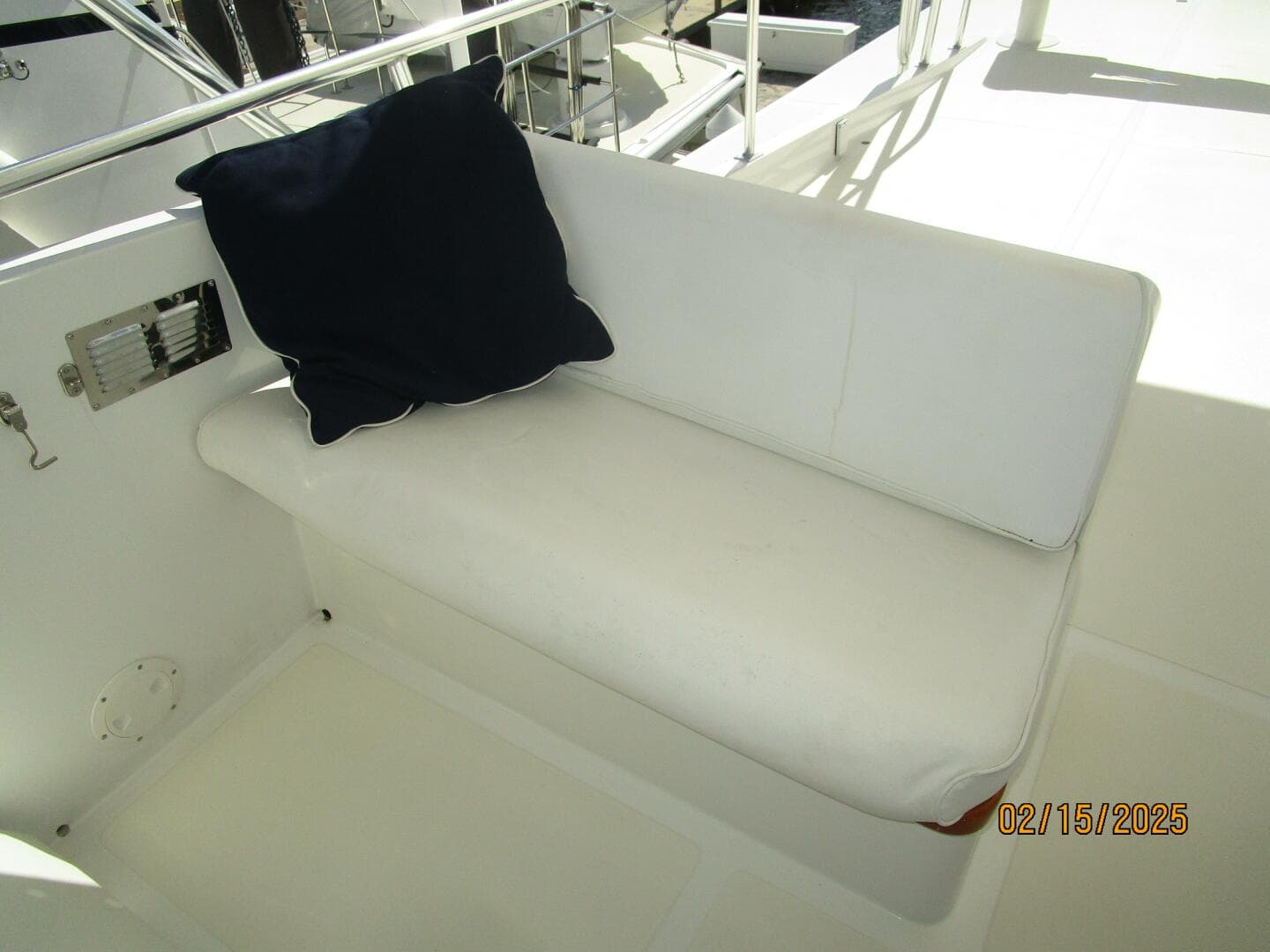57' DeFever flyrbidge starboard seating