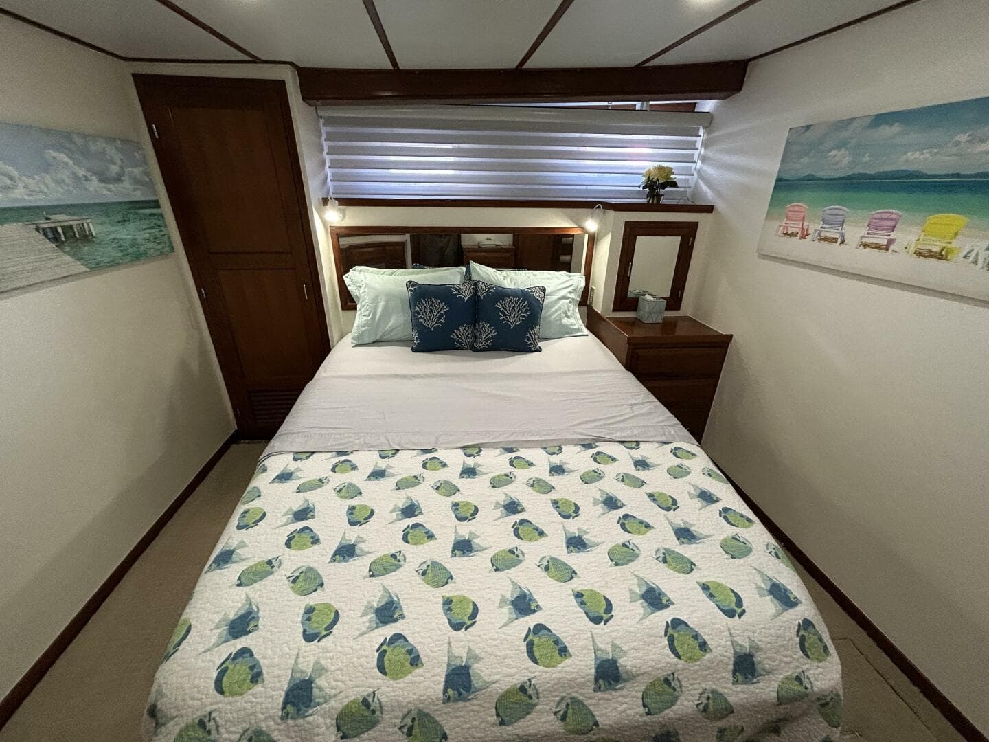 57' DeFever mid guest stateroom port