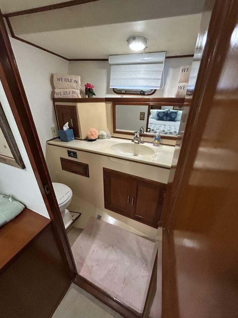 57' DeFever mid guest stateroom head