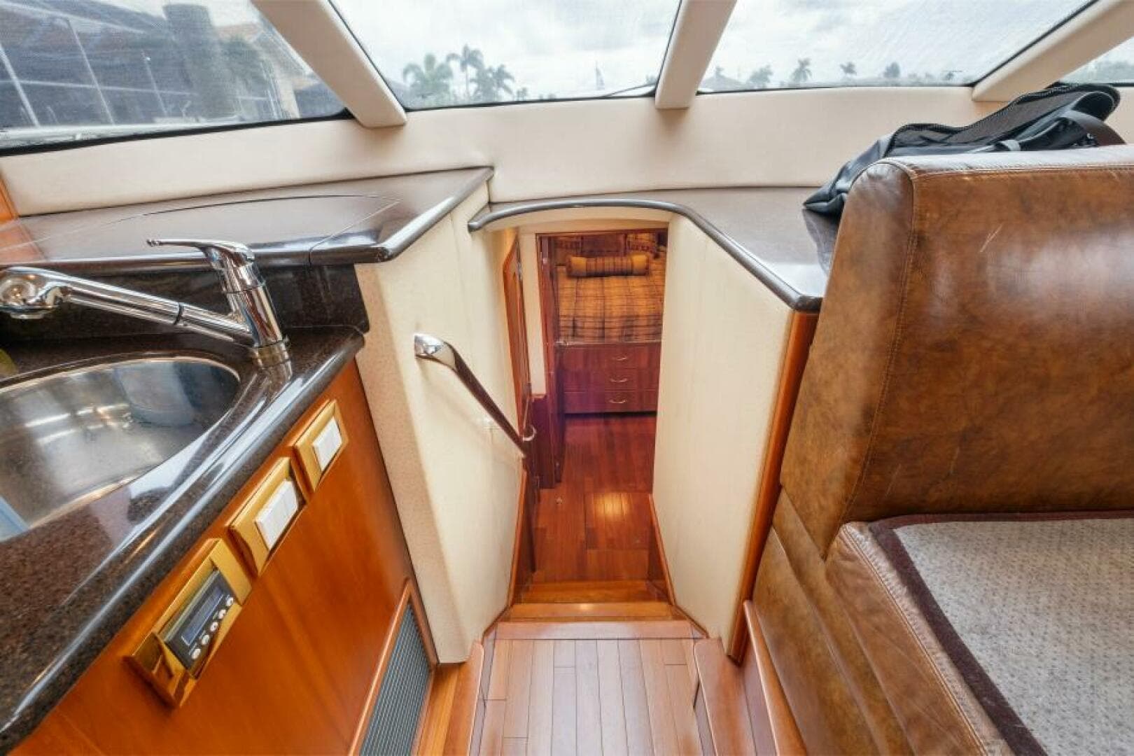 2008 Ovation 52