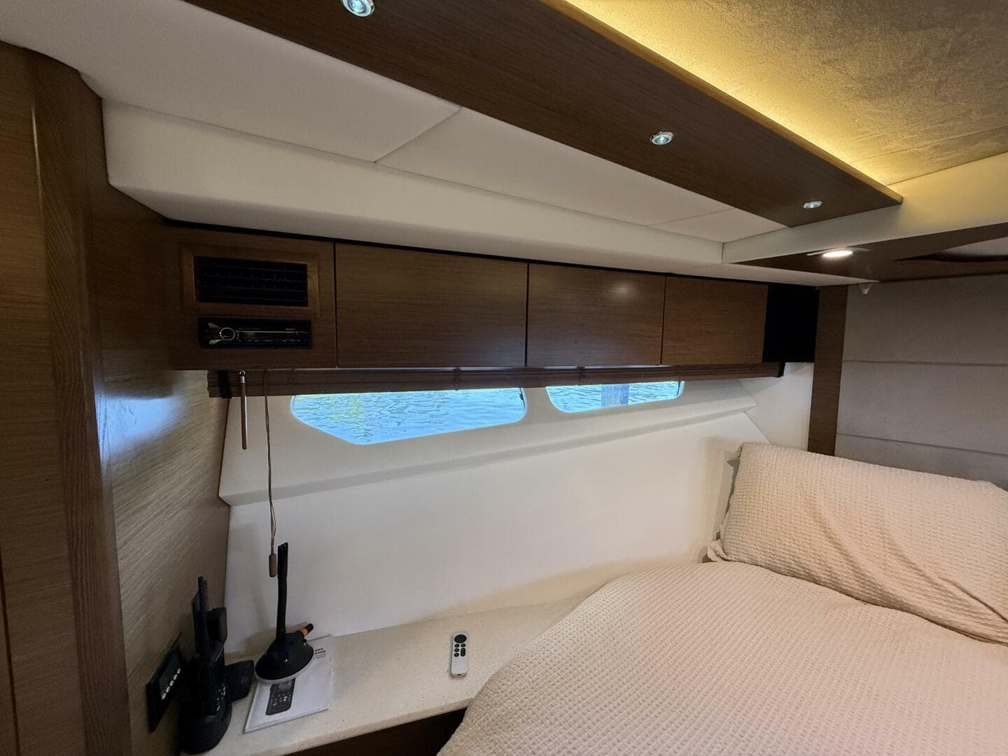 2014 Cruisers Yachts 45 Cantius