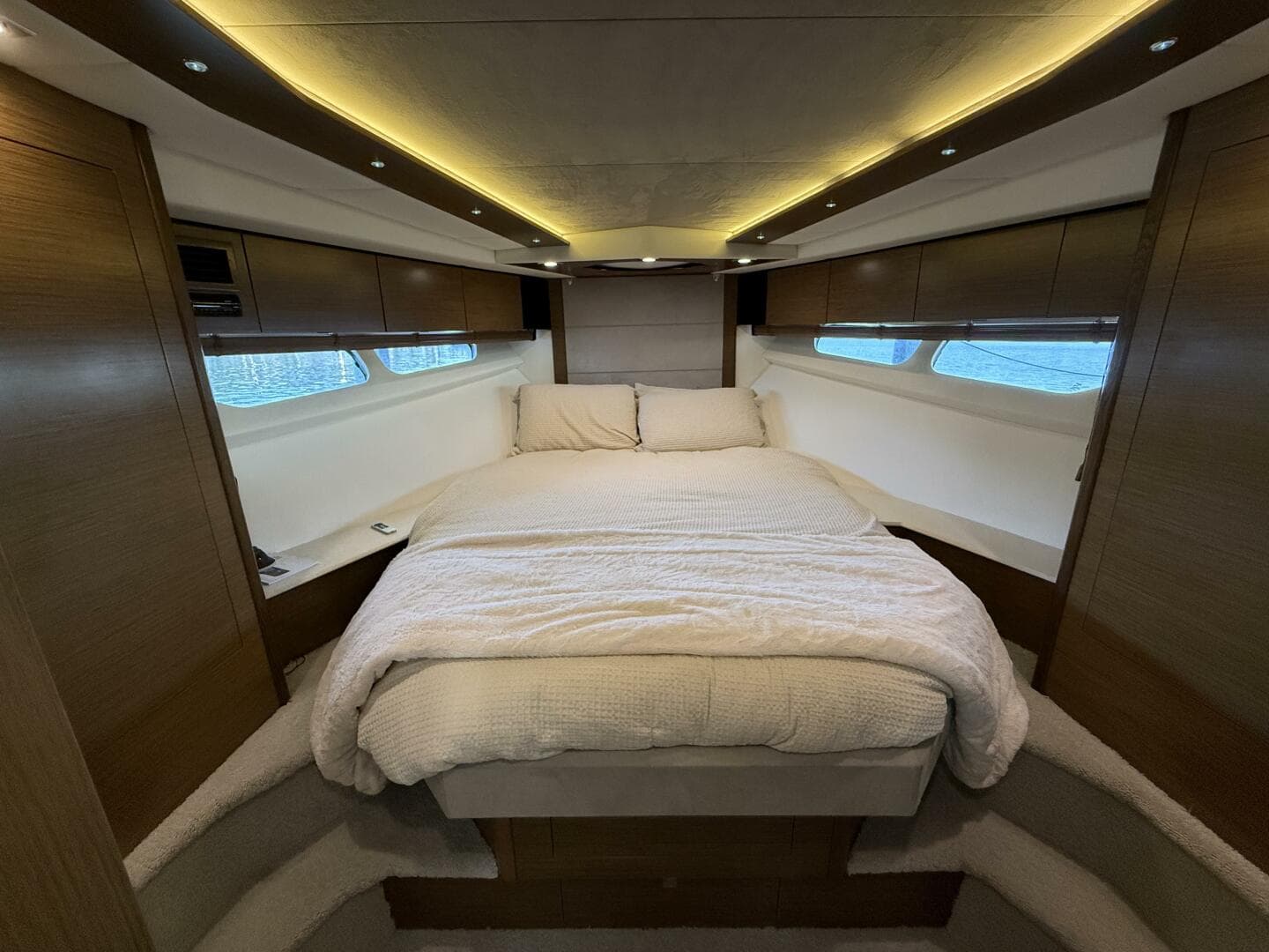 2014 Cruisers Yachts 45 Cantius