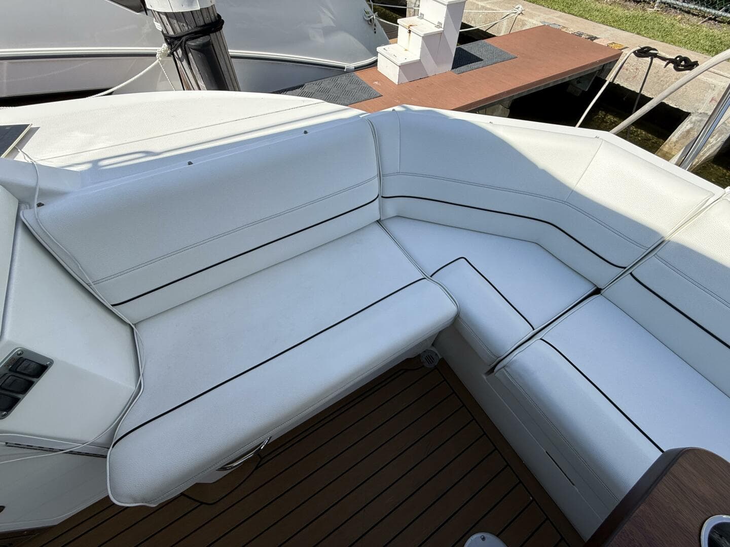 2014 Cruisers Yachts 45 Cantius