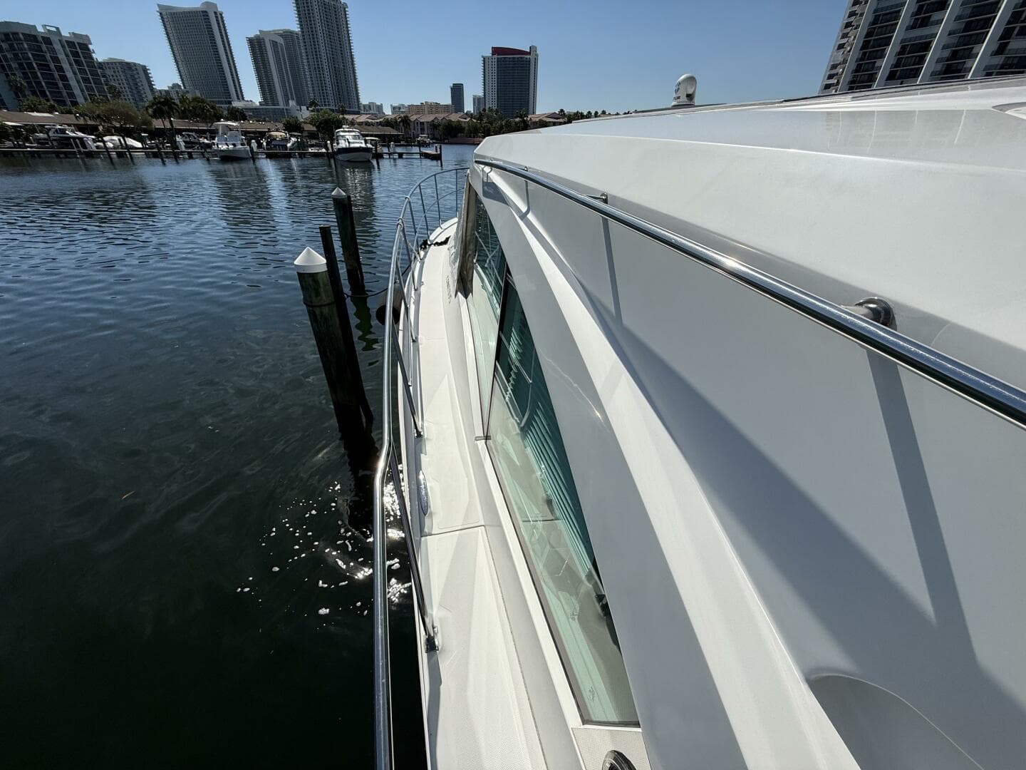 2014 Cruisers Yachts 45 Cantius