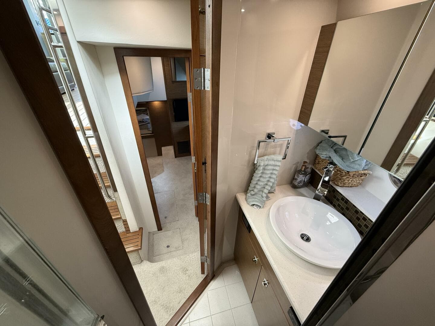 2014 Cruisers Yachts 45 Cantius