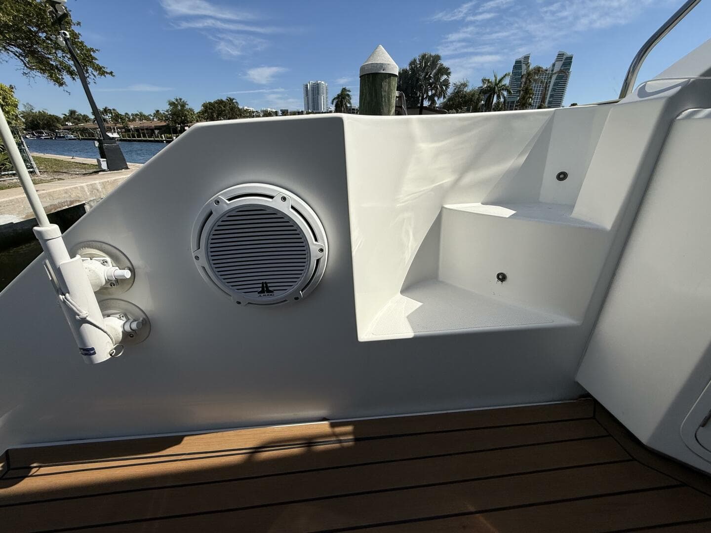 2014 Cruisers Yachts 45 Cantius