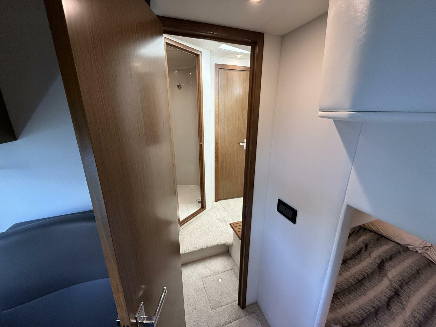 2014 Cruisers Yachts 45 Cantius