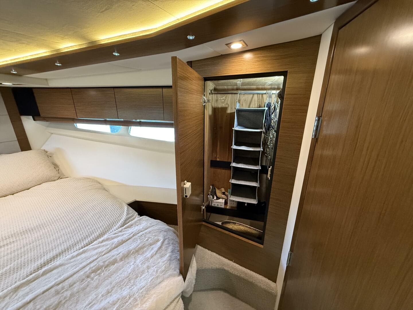 2014 Cruisers Yachts 45 Cantius