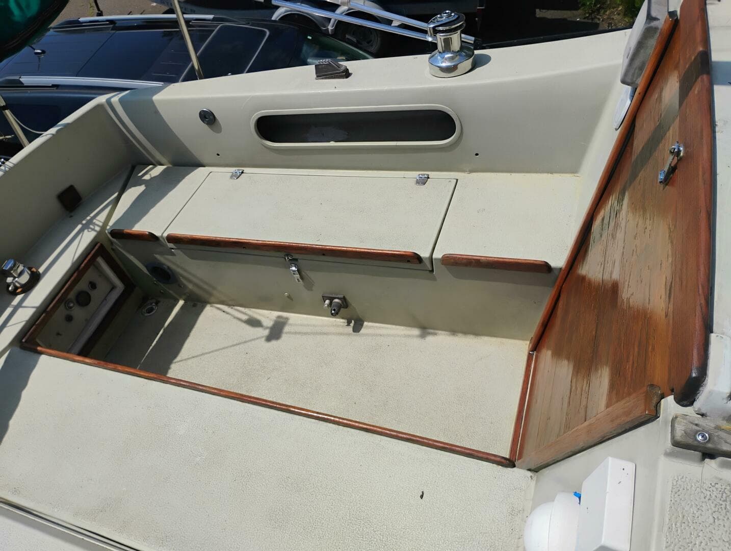 1977 Islander 28