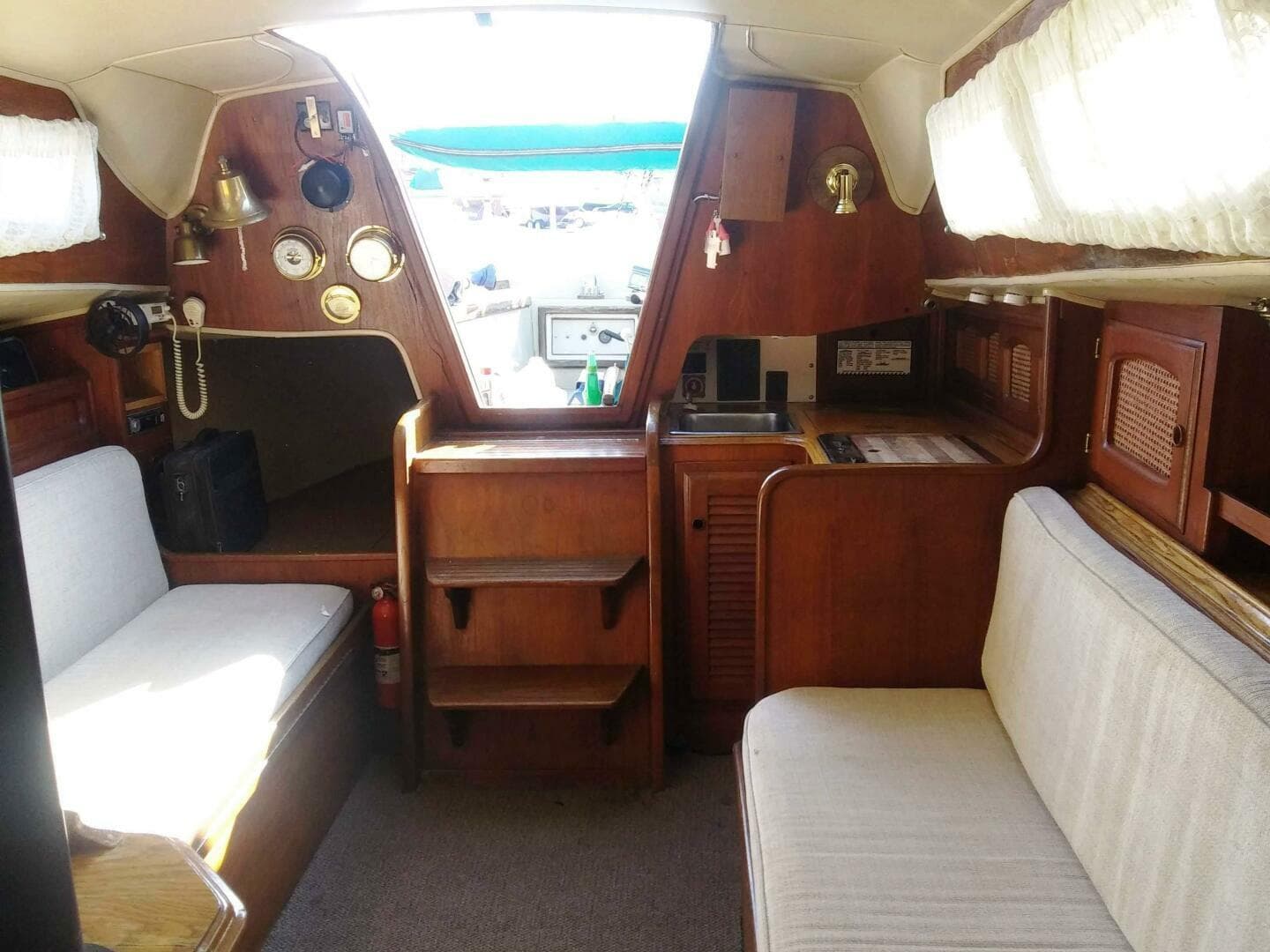 1977 Islander 28