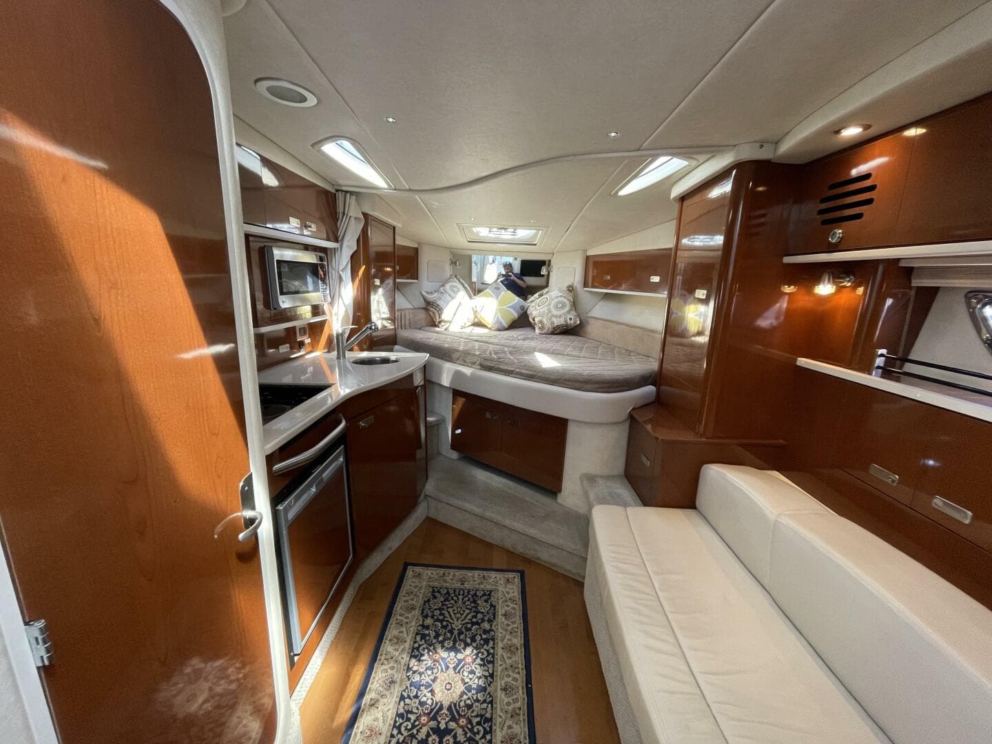 2010 Sea Ray 330 Sundancer