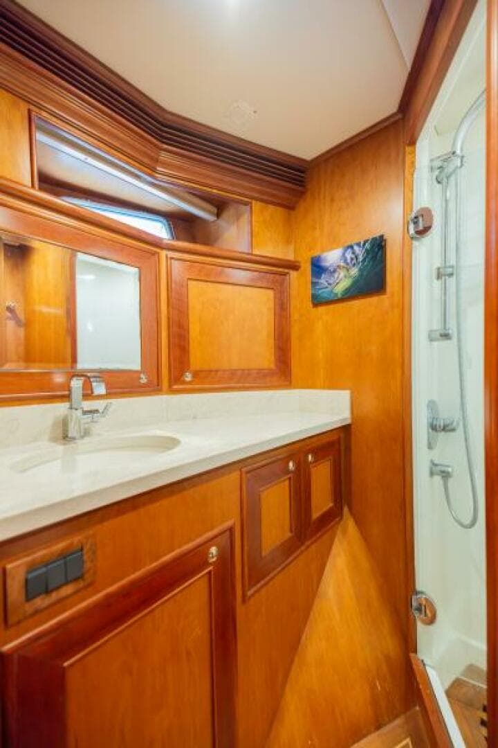 2005 Outer Reef Yachts 