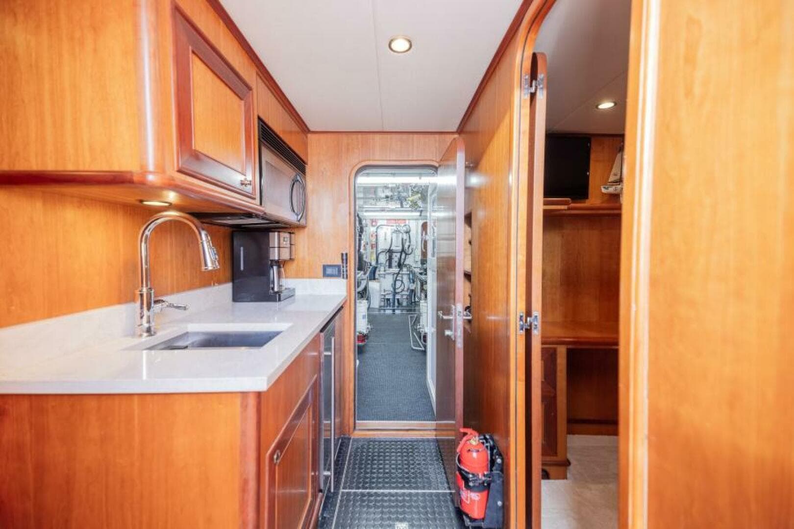 2005 Outer Reef Yachts 