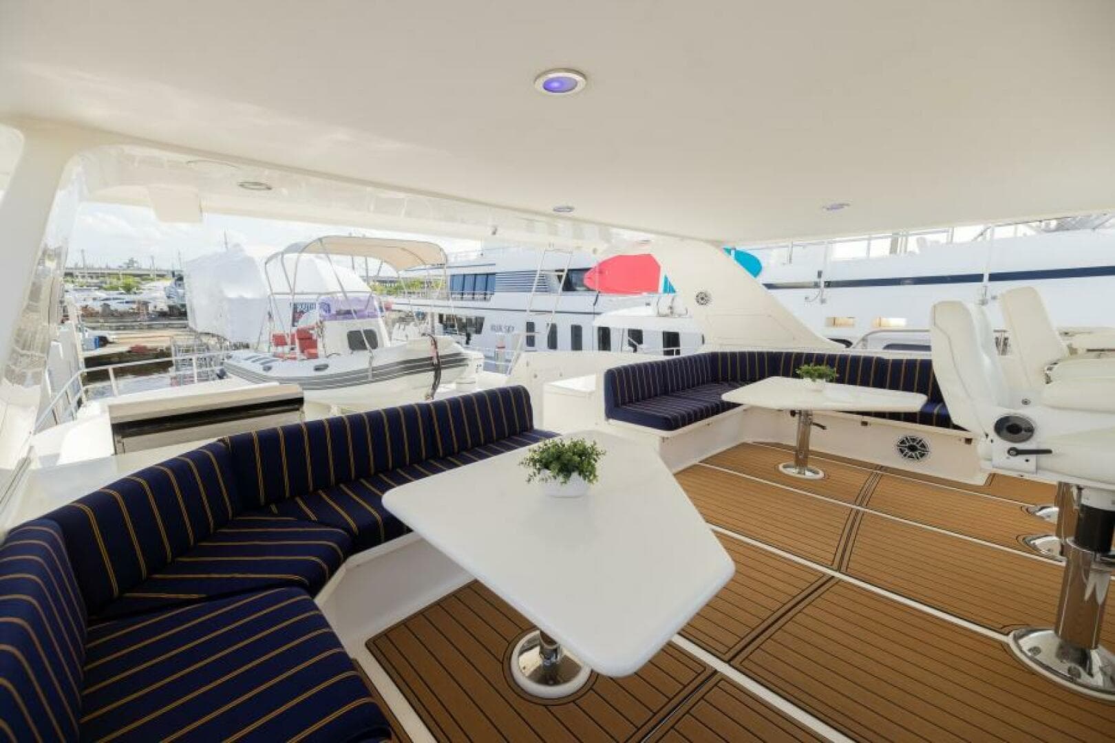 2005 Outer Reef Yachts 