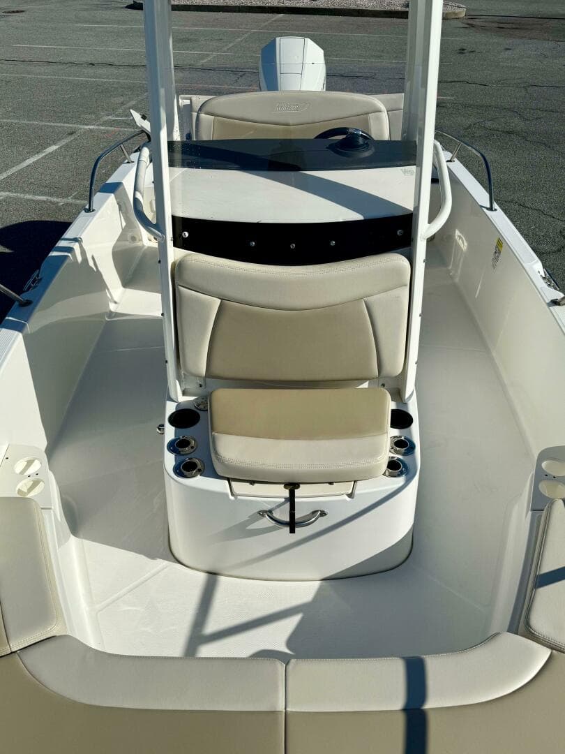 2020 Boston Whaler 210 Dauntless
