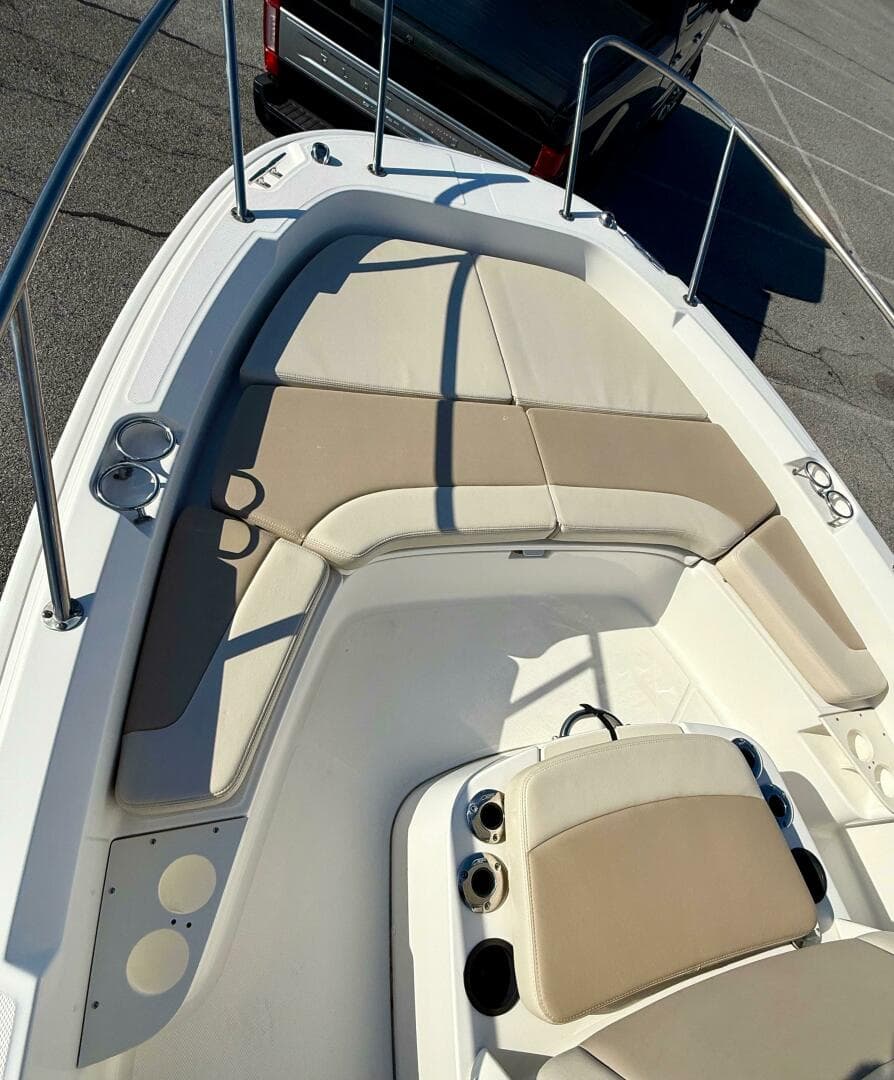 2020 Boston Whaler 210 Dauntless