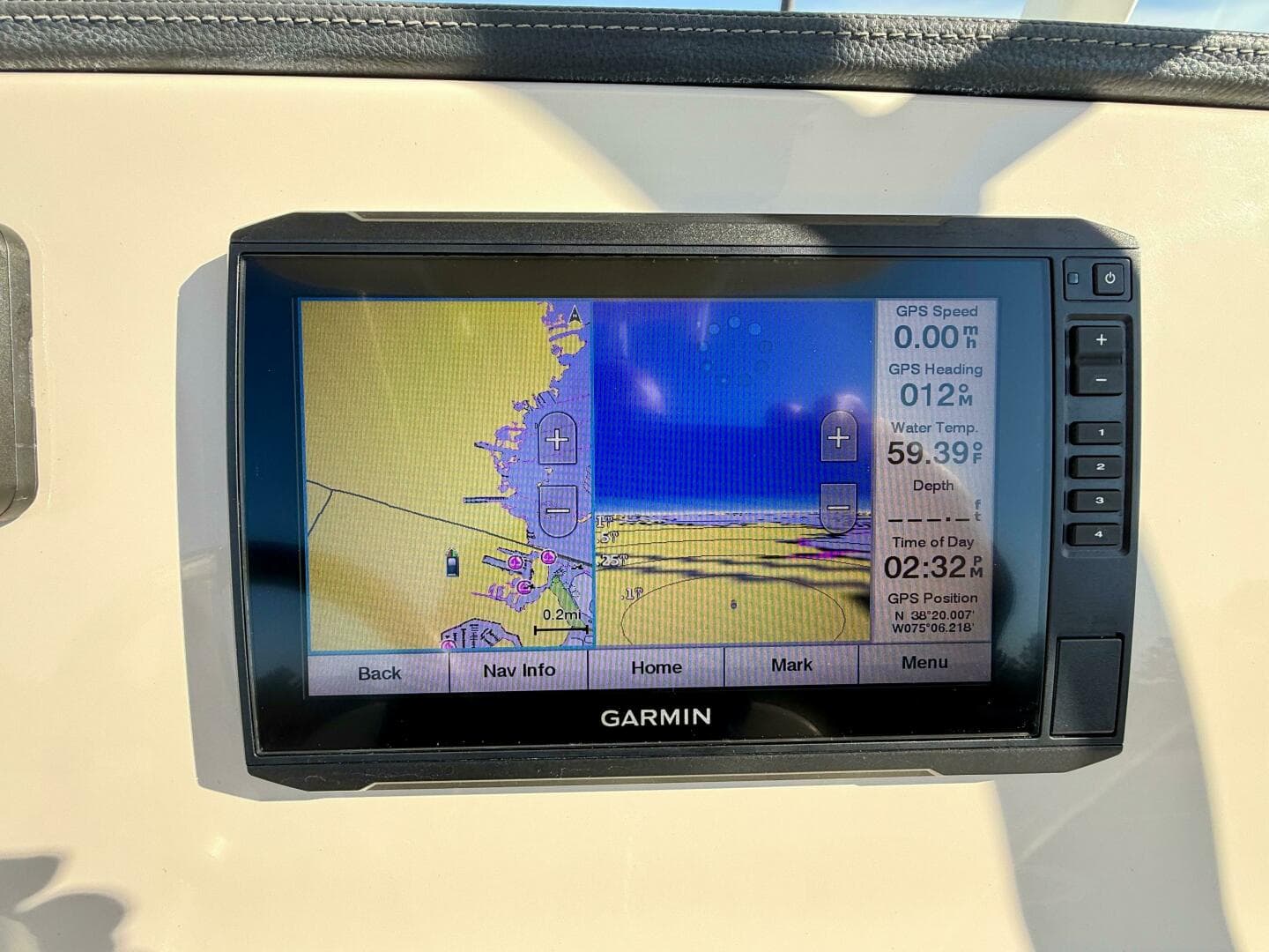 2020 Boston Whaler 210 Dauntless