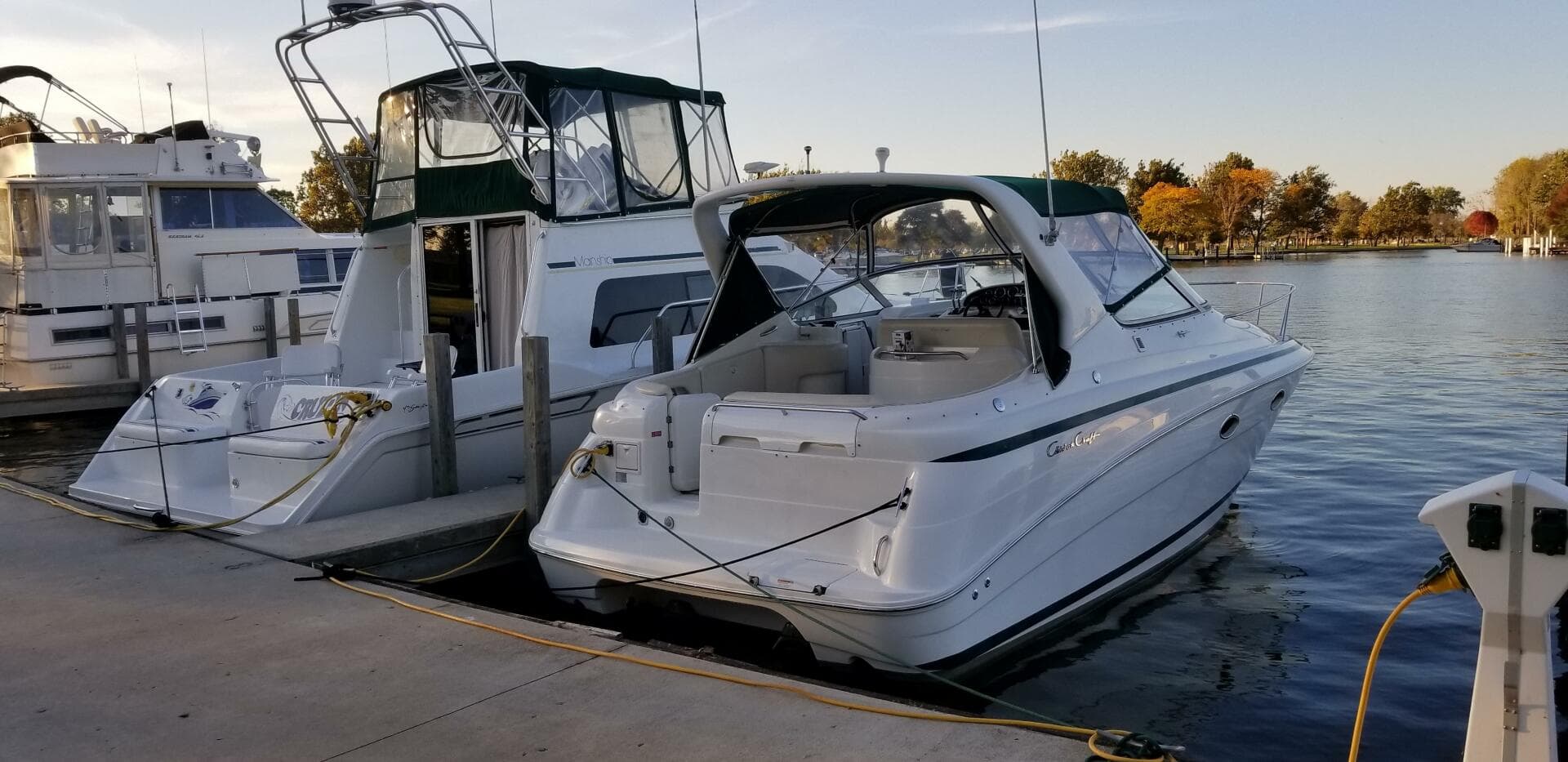1998 Chris-Craft 320 Express Cruiser