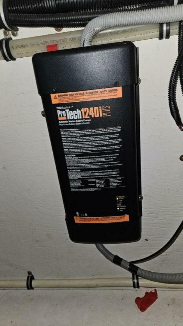 1998 Chris-Craft 320 Express Cruiser