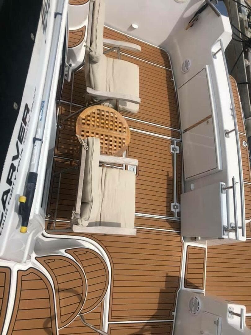 2002 Carver 444 Cockpit Motor Yacht