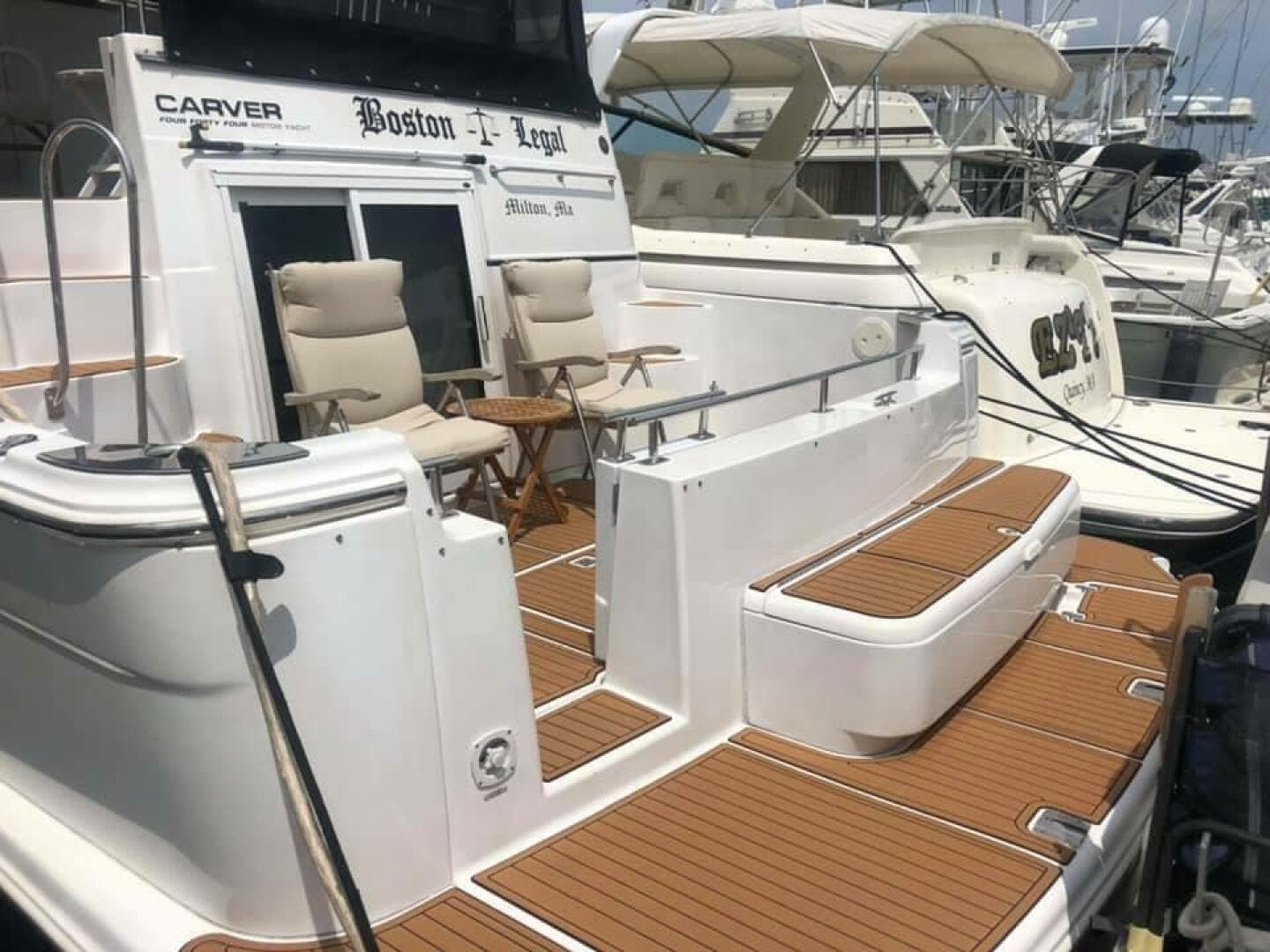 2002 Carver 444 Cockpit Motor Yacht