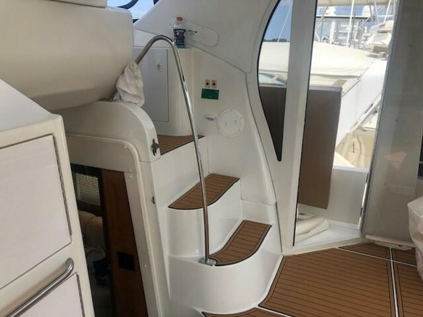 2002 Carver 444 Cockpit Motor Yacht