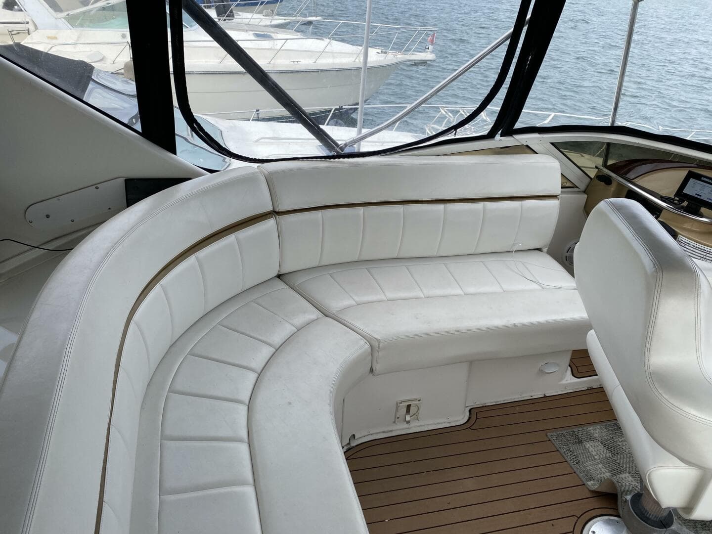 2002 Carver 444 Cockpit Motor Yacht