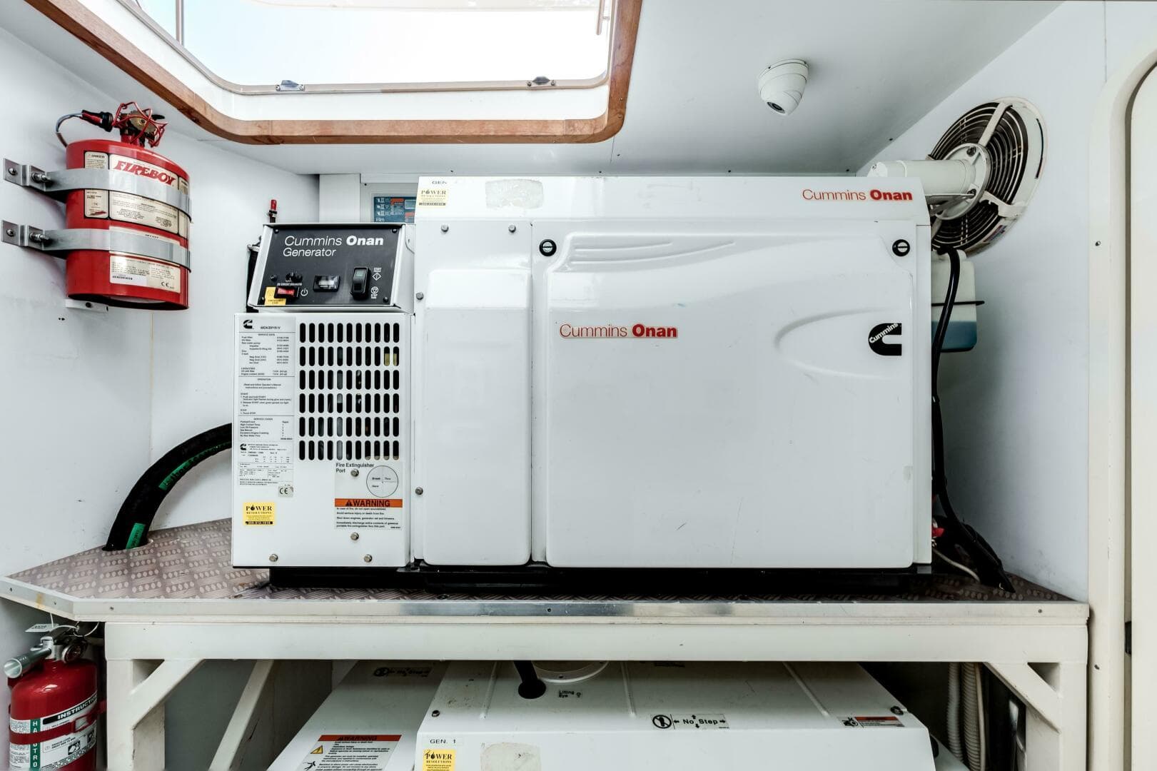 2014 Ferretti Yachts 870