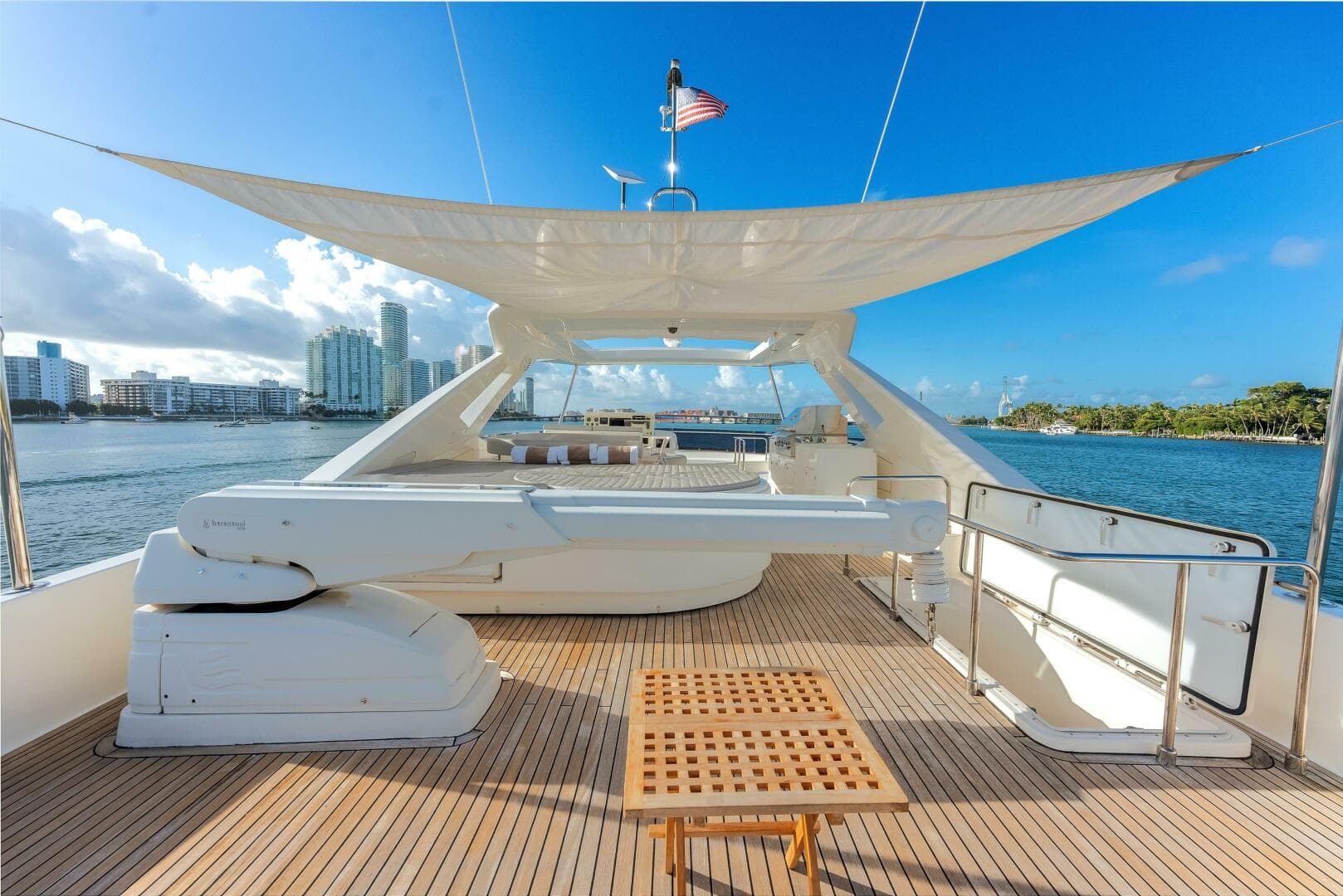 2014 Ferretti Yachts 870